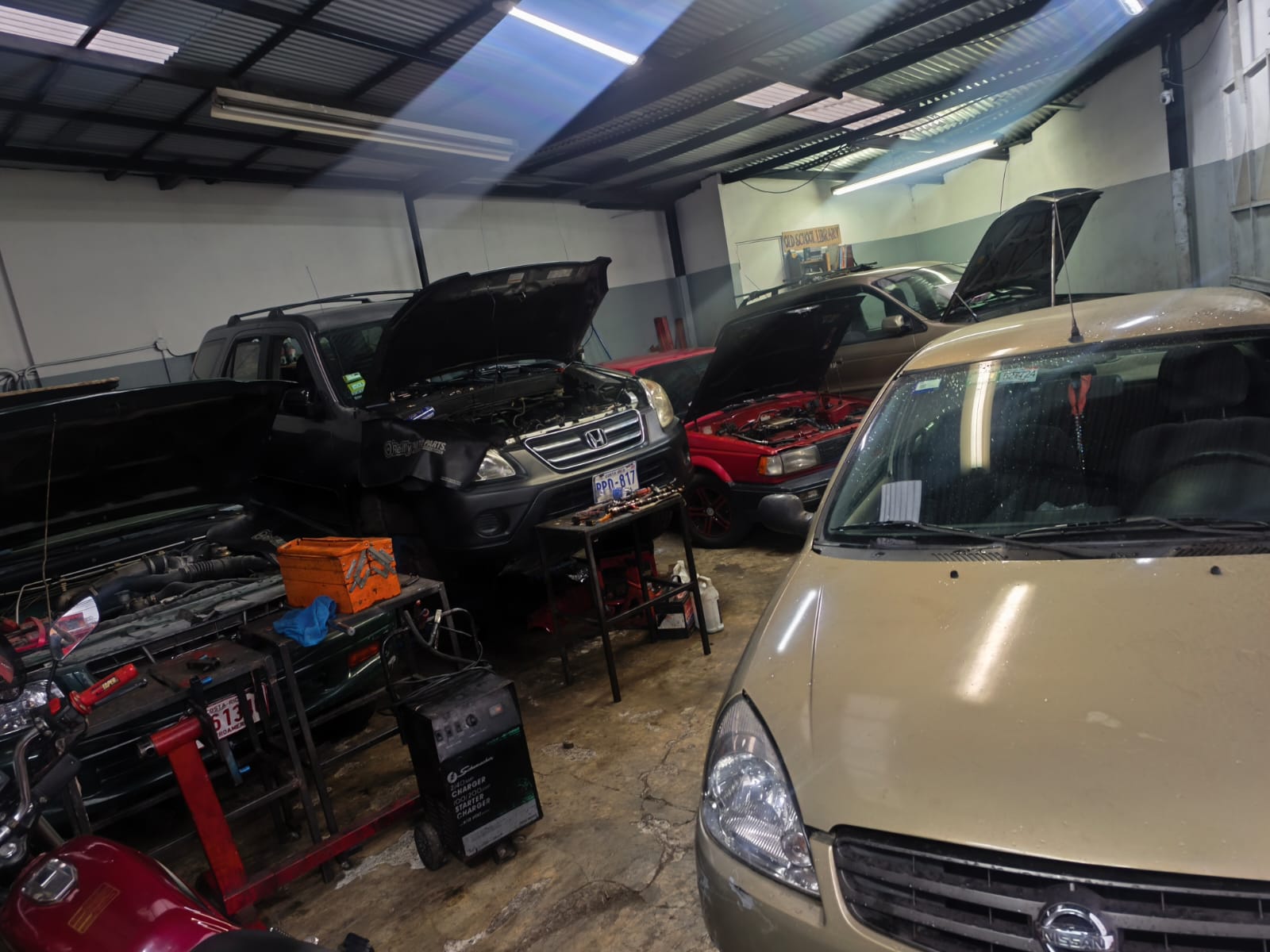 Honda CR-V, Nissan y otros en reparación con diagnóstico